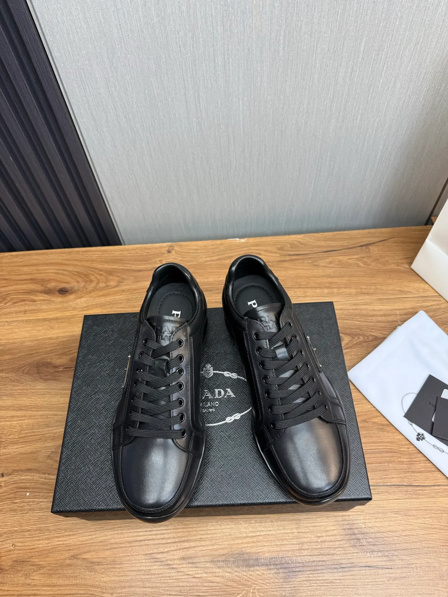 Men's shoes 💰760💰 [PRADA] New models synchronized with the official website, high-quality shipments ✔️Best sellers🔥 Original cowhide + cowhide lining, 1🆚1 replica, original original sole, 38-45 (men's 38.45 custom-made, non-refundable)